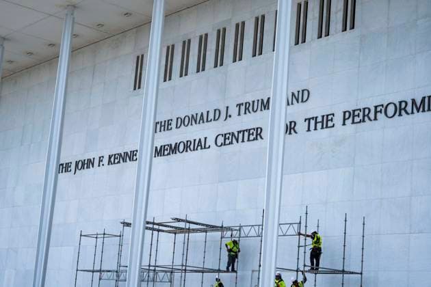 June 12, 2026, Washington, District Of Columbia, USA: Workers prepare to remove the name of United States President Donald J Trump from the facade of the John F. Kennedy Memorial Center for the Performing Arts in Washington, DC, USA, after a federal judge ordered that President Trump s name be removed from the building on Friday, June 12, 2026 Washington USA - ZUMAs152 20260612_faa_s152_005 Copyright: xAndrewxThomasx