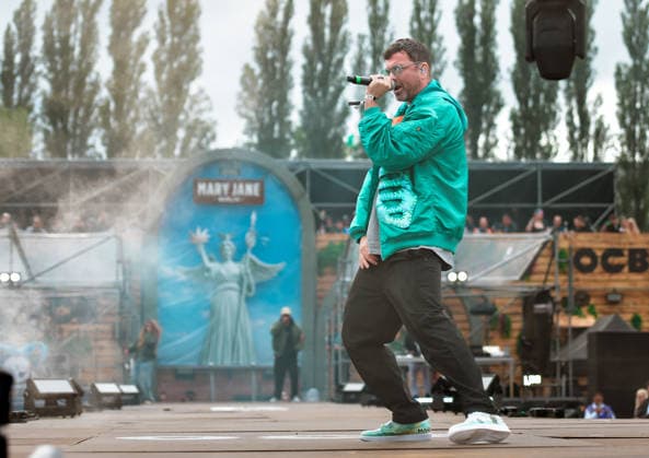 12.06.2026, xlakx, Entertainment, Mary Jane Berlin 2026 v.l. Der Rapper Marteria auf der Cannabis-Messe Mary Jane Berlin. Die Veranstaltung präsentiert Aussteller aus den Bereichen Cannabis, Medizin, Lifestyle und Hanfprodukte. Berlin *** 12 06 2026, xlakx, Entertainment, Mary Jane Berlin 2026 v l Rapper Marteria at the Mary Jane Berlin cannabis trade fair The event presents exhibitors from the cannabis, medicine, lifestyle and hemp product sectors Berlin Daniel Lakomski