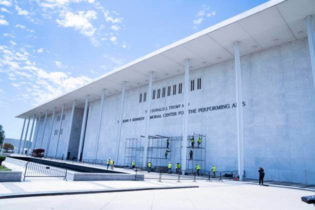 June 12, 2026, Washington, District Of Columbia, USA: Workers prepare to remove the name of United States President Donald J Trump from the facade of the John F. Kennedy Memorial Center for the Performing Arts in Washington, DC, USA, after a federal judge ordered that President Trump s name be removed from the building on Friday, June 12, 2026 Washington USA  - ZUMAs152 20260612_faa_s152_011 Copyright: xAndrewxThomasx