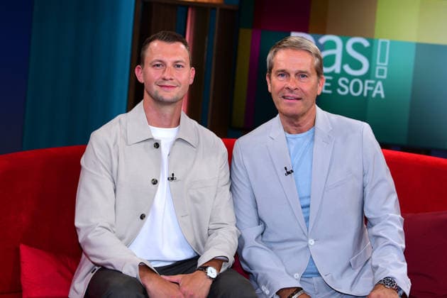 Florian Lechner zu Gast bei Moderator Hinnerk Baumgarten in der Sendung DAS Rote Sofa (NDR) am 12.06.2026 in Hamburg Florian Lechner and Hinnerk Baumgarten during the Das Rote Sofa tv show at NDR Studios on June 12, 2026 in Hamburg, Germany Politiker und Schiedsrichter Florian Lechner zu Gast bei Das Rote Sofa in Hamburg (NDR) *** Florian Lechner as a guest of presenter Hinnerk Baumgarten in the program DAS Rote Sofa NDR on 12 06 2026 in Hamburg Florian Lechner and Hinnerk Baumgarten during the Das Rote Sofa tv show at NDR Studios on June 12, 2026 in Hamburg, Germany Politician and referee Florian Lechner as a guest at Das Rote Sofa in Hamburg NDR 