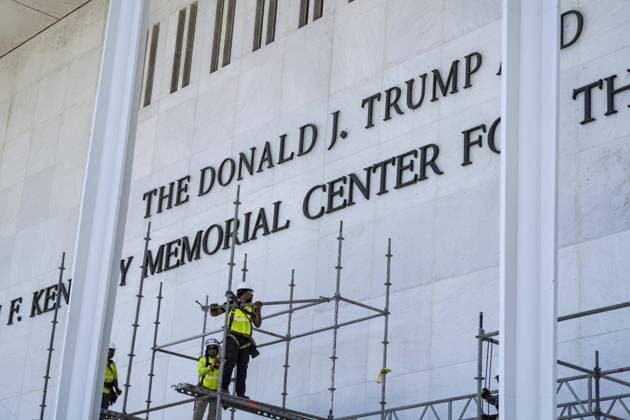 Trump Name Removed from the John F Kennedy Center for the Performing Arts Workers prepare to remove the name of United States President Donald J Trump from the facade of the John F. Kennedy Memorial Center for the Performing Arts in Washington, DC, USA, after a federal judge ordered that President Trump s name be removed from the building on Friday, June 12, 2026. Photo by Andrew Thomas CNP ABACAPRESS.COM Washington District of Columbia United States  Copyright: xCNP ABACAx