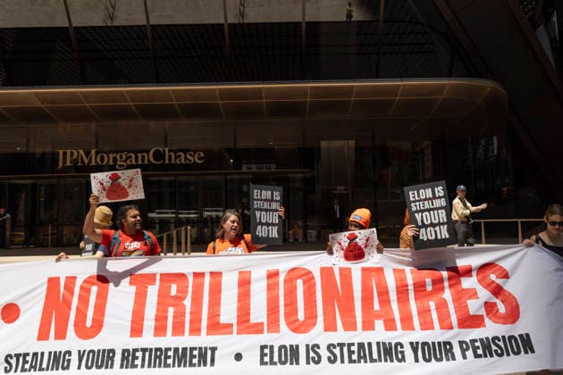 June 12, 2026, New York, New York, USA: A coalition of organizations rally outside JP Morgan Chase headquarters in Midtown Manhattan to disrupt Chase CEO J. Dimon s party celebrating E. Musk s launch of SpaceX s IPO on the Nasdaq Stock Exchange and Musk s net worth as a trillionaire. People hold a banner and signs that read NO TRILLIONAIRES ELON IS STEALING YOUR 401K ELON IS STEALING YOUR RETIREMENT ELON IS STEALING YOUR PENSION. Organizers denounce working people having SpaceX forced into their 401ks and pensions and the emergence of trillionaire-level wealth in the United States while millions of people face housing insecurity, medical debt, and low wages. New York USA  - ZUMAr174 20260612_znp_r174_005 Copyright: xGinaxMxRandazzox