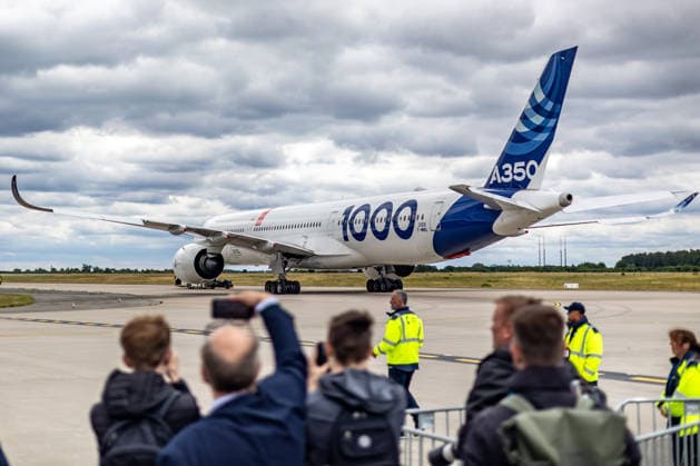 Flugprogramm mit dem Airbus 350- 1000 Flugprogramm mit dem Airbus 350- 1000 bei der ILA in Berlin-Brandenburg am 12.06.2026. Berlin Deutschland *** Flight program with the Airbus 350 1000 Flight program with the Airbus 350 1000 at the ILA in Berlin Brandenburg on 12 06 2026 Berlin Germany