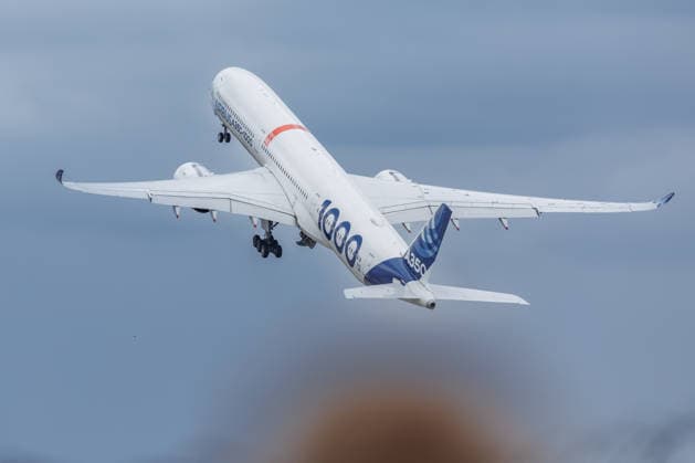 Flugprogramm mit dem Airbus 350- 1000 Flugprogramm mit dem Airbus 350- 1000 bei der ILA in Berlin-Brandenburg am 12.06.2026. Berlin Deutschland *** Flight program with the Airbus 350 1000 Flight program with the Airbus 350 1000 at the ILA in Berlin Brandenburg on 12 06 2026 Berlin Germany
