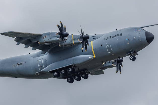 Flugprogramm mit dem Airbus A400M Flugprogramm mit dem Airbus A400M bei der ILA in Berlin-Brandenburg am 12.06.2026. Berlin Deutschland *** Flight program with the Airbus A400M Flight program with the Airbus A400M at the ILA in Berlin Brandenburg on 12 06 2026 Berlin Germany