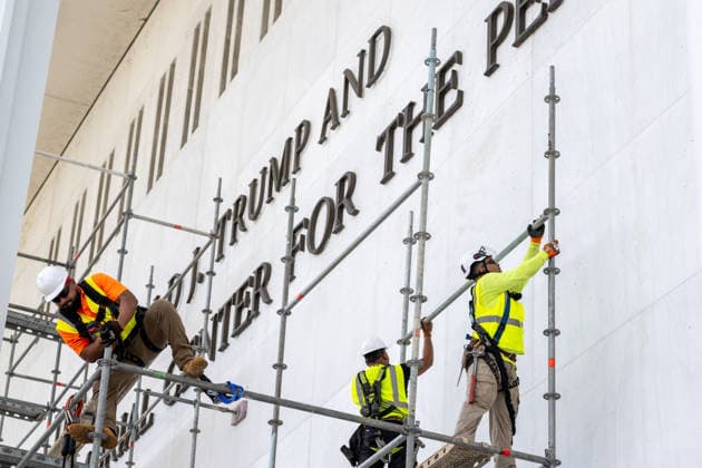 June 12, 2026, Washington, Disitrict Of Columbia, United States: Workers continue erecting scaffolding outside the John F. Kennedy Center for the Performing Arts in Washington, D.C., ahead of the planned removal of President Donald Trump s name from exterior signage. Washington United States  - ZUMAk206 20260612_znp_k206_004 Copyright: xMattxKaminskyx
