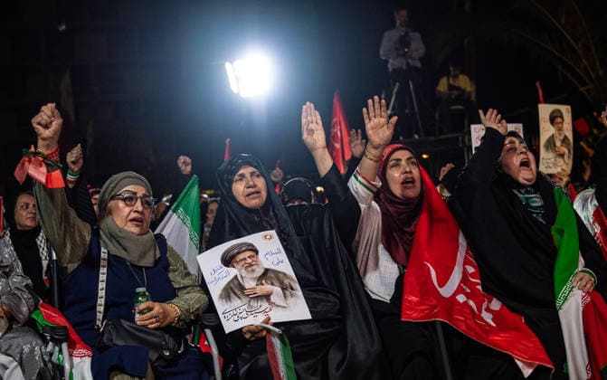 Iranians rally waving flags in support of the government s negotiations to end the war with the United States, Anti‘U.S. and anti‘Israel chants echoed at Enghelab Square in Tehran late Friday, June 12, 2026.  IRN2026061204 BehnamxTofighi