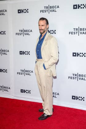 Dear England Premiere, 25th Tribeca Film Festival, New York, USA - 12 Jun 2026 Joseph Fiennes attends Dear England Premiere during the 2026 Tribeca Film Festival at the SVA Theatre on June 12, 2026 in New York City. New York United States Copyright: xRonxAdarx xSOPAxImagesx _radar_england_06122026_00124