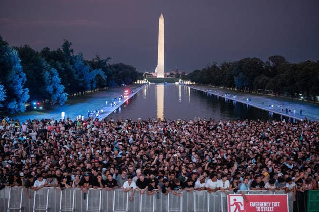 Crowds gathered at the Lincoln Memorial for a news conference ahead of the planned UFC Freedom250 fight in Washington, DC on Friday, June 12, 2026. MAGA Inc. and administration insiders will be out in force in Washington on President Donald Trump s birthday weekend, with events ranging from a super PAC dinner to mixed martial arts at the White House.  WASP20260612740 ANDREWxLEYDEN