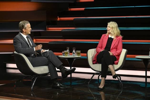 Markus Lanz mit Annett Meiritz 06 26 her Markus Lanz und Annett Meiritz am 11. Juni 2026 in Markus Lanz , ZDF (Aufzeichnung vom 10. Juni 2026) TV Fernsehen Talkshow Talk Show Deutschland deutsch Mann deutsche Frau Journalistin Autorin Handelsblatt Italien italienisch italienischer italienisch-deutscher Moderator Fotografie Fotograf Journalist Journalismus Autor german female journalism german-italian presenter host photographer author quer ganz freistellbar sitzend sprechend zuhörend gestikulierend *** Markus Lanz with Annett Meiritz 06 26 her Markus Lanz and Annett Meiritz on June 11, 2026 in Markus Lanz , ZDF recording from June 10, 2026 TV television talk show talk show Germany German man German woman journalist author Hand