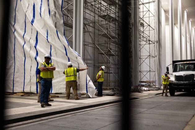 WASHINGTON, DC, USA - JUNE 13: Hundreds of people watch crews prepare to remove U.S. President Donald Trump™s name from the John F. Kennedy Memorial Center for the Performing Arts in the early hours of the morning, well after the deadline set by a federal judge. Trump added his name to the Center in December, 2025, but a federal judge ruled the addition a violation of the statute that created the Center as a memorial to President John F. Kennedy. Washington, DC DC United States of America Copyright: x xAllisonxBaileyx xJNAxPressx