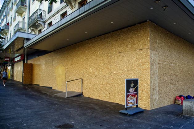 June 13, 2026, Geneva, Canton Of Geneva, Switzerland: GENEVA, SWITZERLAND Ã¢â‚¬ JUNE 13, 2026: Storefront windows, including major commercial chains like Five Guys, are seen completely boarded up with protective wooden OSB panels along Rue du Mont-Blanc in downtown Geneva. Local business owners are taking extensive security measures to safeguard property and merchandise against potential violence and vandalism from anti-globalization demonstrators. The protests are organized by the No-G7 coalition ahead of the 52nd G7 Summit, which is scheduled to take place across the border in o°vian-les-Bains, France, from June 15 to 17, 2026. Geneva Switzerland  - ZUMAc267 20260613_zip_c267_003 Copyright: xMarcoxCordonex