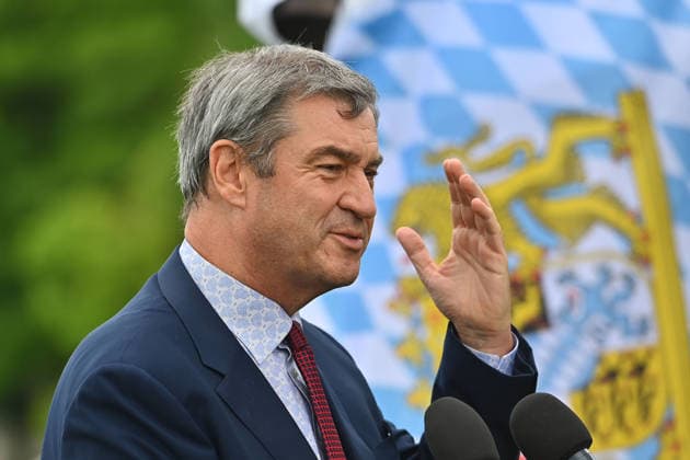 Markus SOEDER (Ministerpraesident Bayern und CSU Vorsitzender) vor bayerischer Flagge,Fahne. Einzelbild,angeschnittenes Einzelmotiv,Portraet,Portrait,Porträt.Gestik, Einweihung des neuen Ludwig II.-Denkmals auf der Bastion der Corneliusbruecke am 13.06.2026 in Muenchen. *** Markus SOEDER Ministerpraesident Bavaria and CSU chairman in front of Bavarian flag,flag single picture,cropped single motif,portrait,portrait,portrait gesture, inauguration of the new Ludwig II monument on the bastion of the Corneliusbruecke on 13 06 2026 in Munich