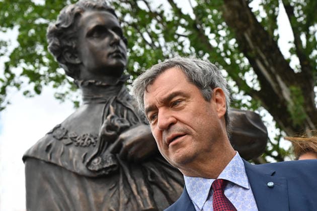 Markus SOEDER (Ministerpraesident Bayern und CSU Vorsitzender) vor der Statue. Einzelbild,angeschnittenes Einzelmotiv,Portraet,Portrait,Porträt.Einweihung des neuen Ludwig II.-Denkmals auf der Bastion der Corneliusbruecke am 13.06.2026 in Muenchen. *** Markus SOEDER State Premier of Bavaria and CSU Chairman in front of the statue Single image,cropped single motif,portrait,portrait,portrait Inauguration of the new Ludwig II monument on the bastion of the Cornelius Bridge on 13 06 2026 in Munich