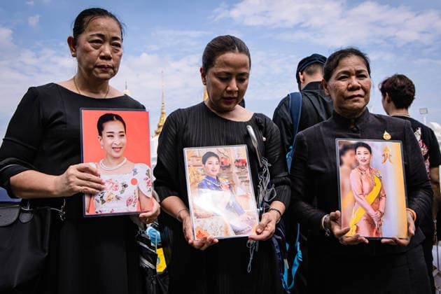 Thai king s eldest daughter Princess Bajrakitiyabha dies after prolonged illness BANGKOK, THAILAND - JUNE 13: Mourners react near the Grand Palace? to the passing of HRH Princess Bajrakitiyabha while holding a framed portrait of her on June 13, 2026 in Bangkok, Thailand. According to a statement released by the Thai Bureau of the Royal Household on 12 June 2026, HRH Princess Bajrakitiyabha died at King Chulalongkorn Memorial Hospital at the age of 47. Wissarut Weerasopon Anadolu Banghok Thailand. Editorial use only. Please get in touch for any other usage.  Copyright: x2026xAnadoluxWissarutxWeerasoponx