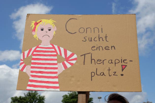 News Bilder des Tages 13.06.2026, Deutschland, NRW, Gesundheitswesen, Berufe, Demonstration von Psychotherapeuten in Dortmund gegen Kürzungen der Gelder in der Psychotherapie, Honorarabsenkung, GKV-Spargesetz, Streik, Warnstreik, Deutschland *** 13 06 2026, Germany, NRW, healthcare, professions, demonstration by psychotherapists in Dortmund against funding cuts in psychotherapy, fee reduction, GKV austerity law, strike, warning strike, Germany Copyright: xD.xKerlekin SnowfieldxPhotographyx SF130626DemoD2