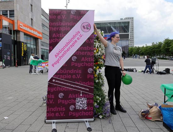 13.06.2026, Deutschland, NRW, Gesundheitswesen, Berufe, Demonstration von Psychotherapeuten in Dortmund gegen Kürzungen der Gelder in der Psychotherapie, Honorarabsenkung, GKV-Spargesetz, Streik, Warnstreik, Deutschland *** 13 06 2026, Germany, NRW, healthcare, professions, demonstration by psychotherapists in Dortmund against funding cuts in psychotherapy, fee reduction, GKV austerity law, strike, warning strike, Germany Copyright: xD.xKerlekin SnowfieldxPhotographyx SF130626DemoD5