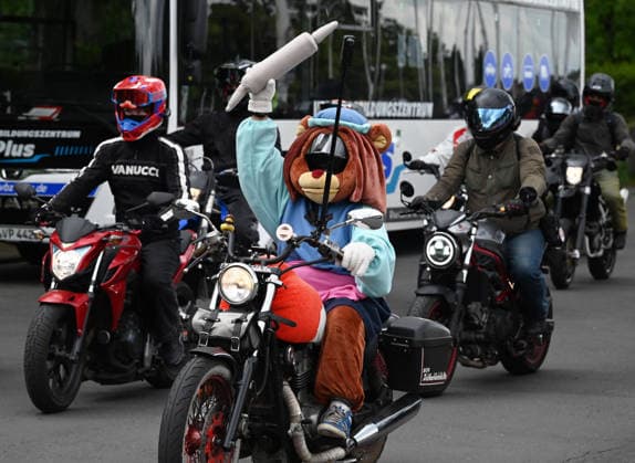 Bikers rally for road safety in Berlin BERLIN , GERMANY - JUNE 13: A motorcycle rider wearing a costume participates in the More Attention for Bikers ride rally in Berlin, Germany, on June 13, 2026. The event seeks to raise awareness of motorcycle safety, advocate for safer road conditions, and ensure that the interests of bikers are considered in transportation policy. Volodymyr Sindieiev Anadolu Berlin Germany. Editorial use only. Please get in touch for any other usage.  Copyright: x2026xAnadoluxVolodymyrxSindieievx