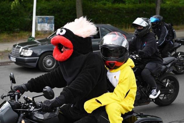 News Bilder des Tages Bikers rally for road safety in Berlin BERLIN , GERMANY - JUNE 13: Motorcycle riders wearing costumes participate in the More Attention for Bikers ride rally in Berlin, Germany, on June 13, 2026. The event seeks to raise awareness of motorcycle safety, advocate for safer road conditions, and ensure that the interests of bikers are considered in transportation policy. Volodymyr Sindieiev Anadolu Berlin Germany. Editorial use only. Please get in touch for any other usage.  Copyright: x2026xAnadoluxVolodymyrxSindieievx