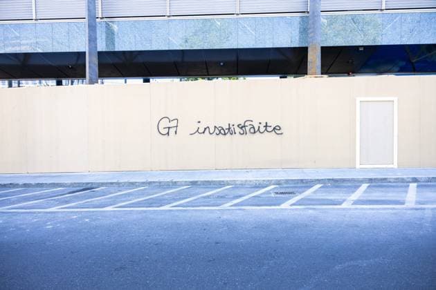 G7 J 2 GENEVE BARRICADEE PHOTOPQR LE DAUPHINE Tom PHAM VAN SUU 13 06 2026 A Genève Suisse , le 13 juin 2026 Two days before the start of the G7 international summit, the city of Geneva has barricaded itself in anticipation of possible outbursts at the NoG7 demonstration scheduled for Sunday June 14th, les militants No G7 se préparent dans une ambiance légère Photo Tom Pham Van Suu Le Dauphiné Libéré Geneva, Switzerland, june 13th 2026 Two days before the start of the G7 international summit, the city of Geneva has essentially barricaded itself in anticipation of potential unrest during the No G7 demonstration planned for Sunday, June 14 Meanwhile, the No G7 activists are preparing in a relaxed atmosphere France  Copyright: xPHOTOPQR LExDAUPHINE MAXPPPxTomxPHAMxVANxSUUx 20260613JDL8076 20260613JDL8076