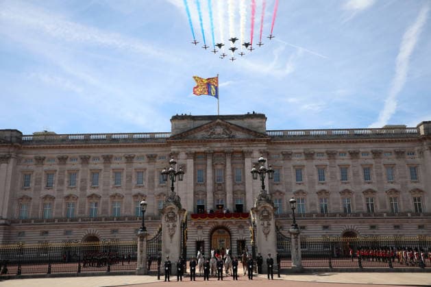 (L-R) Queen Camilla, King Charles III, William The Prince Of Wales, Catherine The Princess of Wales, Princess Charlotte, Prince Louis and Prince George watch the Red Arrows fly over Buckingham Palace after the annual Trooping the Colour in recognition of the King s birthday at Horseguards Parade on Saturday, June 13, 2026.  LON2026061350 HUGOxPHILPOTT