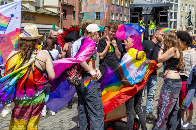 Augsburg, Bavaria, Germany June 13, 2026: Participants carrying rainbow flags and wearing colorful costumes take part in Christopher Street Day (CSD) in Augsburg. The parade through the city center promotes the rights of LGBTQ+ people as well as social diversity and tolerance. Several participants carry various Pride and identity flags *** Teilnehmerinnen und Teilnehmer mit Regenbogenflaggen und bunten Kostümen nehmen am Christopher Street Day (CSD) in Augsburg teil. Der Demonstrationszug durch die Innenstadt wirbt für die Rechte von LGBTQ+-Menschen sowie für gesellschaftliche Vielfalt und Toleranz. Mehrere Teilnehmerinnen und Teilnehmer tragen unterschiedliche Pride- und Identitätsflaggen