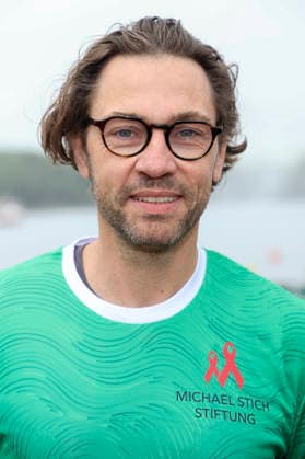 PuR DRACHENBOOT- Leander Lichti Schauspieler zu Gast beim 20.Drachenboot Charity Cup zu gunsten der Michael Stich Stiftung auf der Hamburger Binnenalster am 12.06.2026 in Hamburg Hamburg Deutschland *** PuR DRACHENBOOT Leander Lichti actor as guest at the 20 Dragon Boat Charity Cup in favor of the Michael Stich Foundation on the Hamburg Binnenalster on 12 06 2026 in Hamburg Hamburg Germany