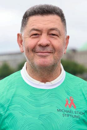 PuR DRACHENBOOT- Luan Krasniqi ex Boxer zu Gast beim 20.Drachenboot Charity Cup zu gunsten der Michael Stich Stiftung auf der Hamburger Binnenalster am 12.06.2026 in Hamburg Hamburg Deutschland *** PuR DRAGON BOAT Luan Krasniqi ex boxer as guest at the 20 Dragon Boat Charity Cup in favor of the Michael Stich Foundation on the Hamburg Binnenalster on 12 06 2026 in Hamburg Hamburg Germany