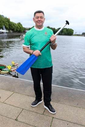 PuR DRACHENBOOT- Luan Krasniqi ex Boxer zu Gast beim 20.Drachenboot Charity Cup zu gunsten der Michael Stich Stiftung auf der Hamburger Binnenalster am 12.06.2026 in Hamburg Hamburg Deutschland *** PuR DRAGON BOAT Luan Krasniqi ex boxer as guest at the 20 Dragon Boat Charity Cup in favor of the Michael Stich Foundation on the Hamburg Binnenalster on 12 06 2026 in Hamburg Hamburg Germany