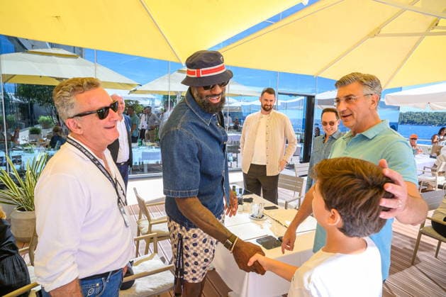 Dubrovnik, Croatia, 130626. Hotel Excelsior. NBA star LeBron James, owner of the AlUla team at the E1 electric speedboat race with Croatian prime minister Andrej Plenkovic and his son. Photo: Tonci Plazibat CROPIX Dubrovnik Croatia Copyright: xxToncixPlazibatx xCROPIXx E1_gliseri45-130626