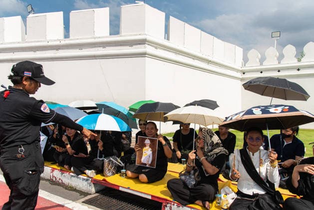 June 13, 2026, Bangkok, Thailand: Mourners hold portraits of Thai Princess Bajrakitiyabha during the royal procession of Thai Princess Bajrakitiyabha to her funeral outside the royal grand palace in Bangkok. Princess Bajrakitiyabha passed on at the age of 47 on 12 June 2026 at the Chulalongkorn Hospital after three and a half years in a coma following a collapse caused by a heart condition in December 2022. Bangkok Thailand  - ZUMAs197 20260613_aaa_s197_078 Copyright: xPeeraponxBoonyakiatx