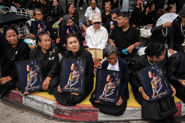 June 13, 2026, Bangkok, Thailand: Mourners hold portraits of Thai Princess Bajrakitiyabha during the royal procession of Thai Princess Bajrakitiyabha to her funeral outside the royal grand palace in Bangkok. Princess Bajrakitiyabha passed on at the age of 47 on 12 June 2026 at the Chulalongkorn Hospital after three and a half years in a coma following a collapse caused by a heart condition in December 2022. Bangkok Thailand - ZUMAs197 20260613_aaa_s197_079 Copyright: xPeeraponxBoonyakiatx