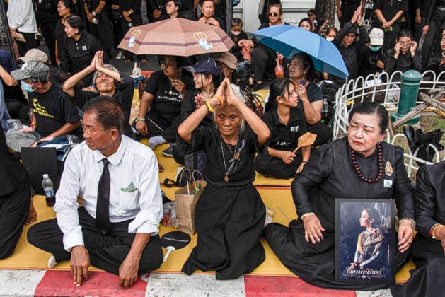 June 13, 2026, Bangkok, Thailand: Mourners pay respect during the royal procession of Thai Princess Bajrakitiyabha to her funeral outside the royal grand palace in Bangkok. Princess Bajrakitiyabha passed on at the age of 47 on 12 June 2026 at the Chulalongkorn Hospital after three and a half years in a coma following a collapse caused by a heart condition in December 2022. Bangkok Thailand  - ZUMAs197 20260613_aaa_s197_091 Copyright: xPeeraponxBoonyakiatx