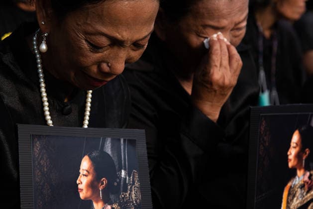 June 13, 2026, Bangkok, Thailand: Mourners seen crying while holding a portrait of Thai Princess Bajrakitiyabha during the royal procession of Thai Princess Bajrakitiyabha to her funeral outside the royal grand palace in Bangkok. Princess Bajrakitiyabha passed on at the age of 47 on 12 June 2026 at the Chulalongkorn Hospital after three and a half years in a coma following a collapse caused by a heart condition in December 2022. Bangkok Thailand - ZUMAs197 20260613_aaa_s197_080 Copyright: xPeeraponxBoonyakiatx