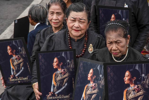 June 13, 2026, Bangkok, Thailand: Mourners hold portraits of Thai Princess Bajrakitiyabha during the royal procession of Thai Princess Bajrakitiyabha to her funeral outside the royal grand palace in Bangkok. Princess Bajrakitiyabha passed on at the age of 47 on 12 June 2026 at the Chulalongkorn Hospital after three and a half years in a coma following a collapse caused by a heart condition in December 2022. Bangkok Thailand - ZUMAs197 20260613_aaa_s197_087 Copyright: xPeeraponxBoonyakiatx