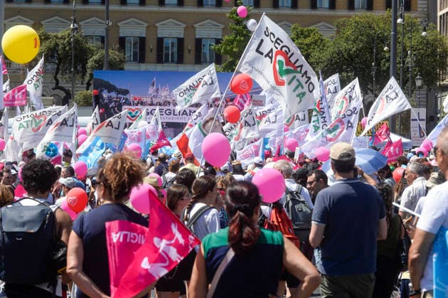 IPA85647698 - Rome: National Pro-Life Rally  Copyright: xSTEFANOxCAROFEIx xFOTOGRAMMAx xSTEFANOxCAROFEIx 85647698