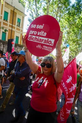 IPA85647714 - Rome: National Pro-Life Rally  Copyright: xSTEFANOxCAROFEIx xFOTOGRAMMAx xSTEFANOxCAROFEIx 85647714