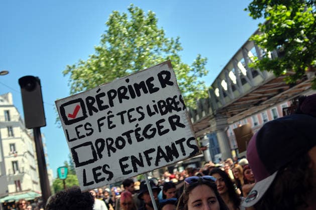 Paris France 13 Juin 2026 2025 Manifestive pour defendre les Free Parties et contre la loi Ripost Tekno parade revendicative organisee par le mouvement Free Party pour protester contre la repression de la culture des fetes libres en France. Tekno protest parade organized by the Free Party movement to protest against the repression of free party culture in France in Paris France on June 13 2026 ILLUSTRATION, TECHNO PARADE, MUSIQUE ELECTRONIQUE, CULTURE, DEFILE NEWS FREE PARTY FETE LIBRE CULTURE SOCIETE SOUND SYSTEM MUSIQUE ELECTRO TECHNO TEUFEUR MANIFESTATION ILLUSTRATION, TECHNO PARADE, ELECTRONIC MUSIC, CULTURE, PARADE NEWS FREE PARTY FREE PARTY CULTURE SOCIETY SOUND SYSTEM ELECTRO TECHNO MUSIC SOUND SYSTEM RDR TEKNIVAL CAISSON AUTOGEST  Copyright: xBrunoxLevesquex