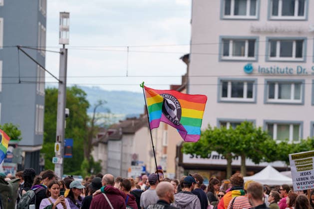 Pride March and Demonstration During CSD in Kassel Germany - Kassel, 13.06.2026 Antifa rainbow flag as participants take part in the Christopher Street Day (CSD) march in Kassel. Demonstrators marched from Königsplatz through the city centre before returning to Königsplatz, where rallies and speeches were held before and after the procession. Hundreds of people gathered to advocate for LGBTQ+ rights, equality and diversity. Local media reported attendance of around 1,500 participants, though official figures were not immediately available. Hesse