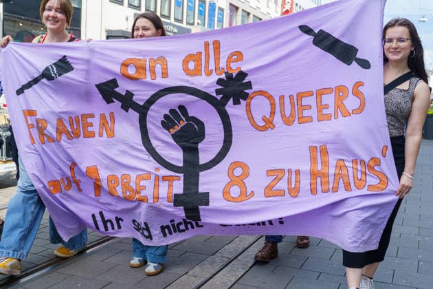 Pride March and Demonstration During CSD in Kassel Germany - Kassel, 13.06.2026 Participants take part in the Christopher Street Day (CSD) march in Kassel. Demonstrators marched from Königsplatz through the city centre before returning to Königsplatz, where rallies and speeches were held before and after the procession. Hundreds of people gathered to advocate for LGBTQ+ rights, equality and diversity. Local media reported attendance of around 1,500 participants, though official figures were not immediately available. Hesse
