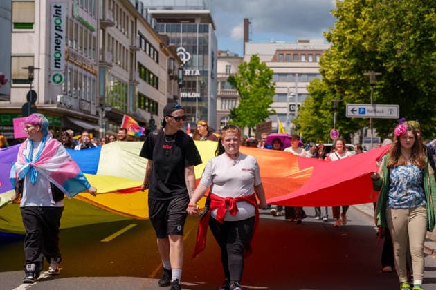 Pride March and Demonstration During CSD in Kassel Germany - Kassel, 13.06.2026 Participants hold gigantic rainbow flag as they take part in the Christopher Street Day (CSD) march in Kassel. Demonstrators marched from Königsplatz through the city centre before returning to Königsplatz, where rallies and speeches were held before and after the procession. Hundreds of people gathered to advocate for LGBTQ+ rights, equality and diversity. Local media reported attendance of around 1,500 participants, though official figures were not immediately available. Hesse