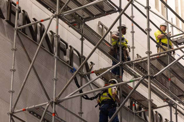 Removal of US President Trump’s name from the Kennedy Center WASHINGTON, DC, UNITED STATES - JUNE 13: Workers set up scaffolding on the facade of the Kennedy Center, ahead of the removal of US President Trump’s name from the building, in Washington, DC, United States, on June 13, 2026. Nathan Posner Anadolu Washington, DC United States. Editorial use only. Please get in touch for any other usage.  Copyright: x2026xAnadoluxNathanxPosnerx