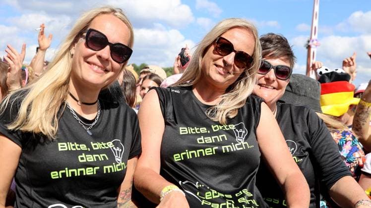 Inselfieber die große Schlagersause auf dem Parkplatz Arena Oberhausen FOR EDITORIAL PURPOSES ONLY p Inselfieber die große Schlagersause on Saturday, June 13, 2026 at the Arena Oberhausen parking lot Photo Frank Oppitz FUNKE Foto Services p Leisure, Lifestyle Germany NRW Oberhausen Copyright FrankxOppitz Copyright: FrankxOppitz doc869vlje07i8gr4wd1ye7 ,EDITORIAL USE ONLY Copyright: FrankxOppitz