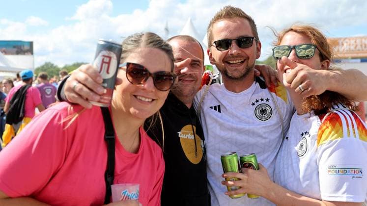Inselfieber die große Schlagersause auf dem Parkplatz Arena Oberhausen FOR EDITORIAL PURPOSES ONLY p Inselfieber die große Schlagersause on Saturday, June 13, 2026 at the Arena Oberhausen parking lot Photo Frank Oppitz FUNKE Foto Services p Leisure, Lifestyle Germany NRW Oberhausen Copyright FrankxOppitz Copyright: FrankxOppitz doc869vl97geyo1desw0m1k ,EDITORIAL USE ONLY Copyright: FrankxOppitz
