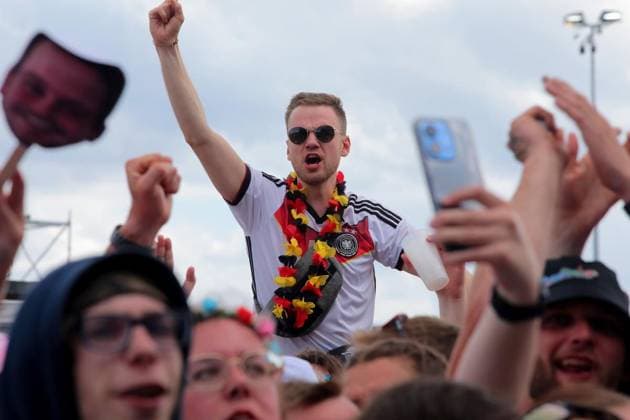 Inselfieber die große Schlagersause auf dem Parkplatz Arena Oberhausen FOR EDITORIAL PURPOSES ONLY p Inselfieber die große Schlagersause on Saturday, June 13, 2026 at the Arena Oberhausen parking lot Photo Frank Oppitz FUNKE Foto Services p Leisure, Lifestyle Germany NRW Oberhausen Copyright FrankxOppitz Copyright: FrankxOppitz doc869vlcv5zqx18sz7ciid ,EDITORIAL USE ONLY Copyright: FrankxOppitz