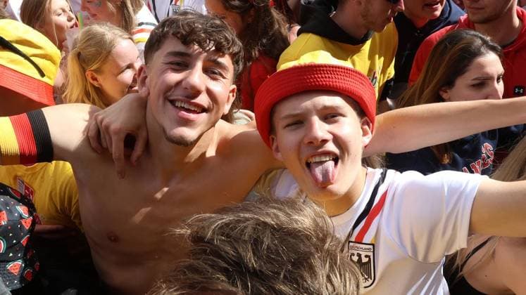 Inselfieber die große Schlagersause auf dem Parkplatz Arena Oberhausen FOR EDITORIAL PURPOSES ONLY p Inselfieber die große Schlagersause on Saturday, June 13, 2026 at the Arena Oberhausen parking lot Photo Frank Oppitz FUNKE Foto Services p Leisure, Lifestyle Germany NRW Oberhausen Copyright FrankxOppitz Copyright: FrankxOppitz doc869vl8xebpj1k53ii1zd6 ,EDITORIAL USE ONLY Copyright: FrankxOppitz