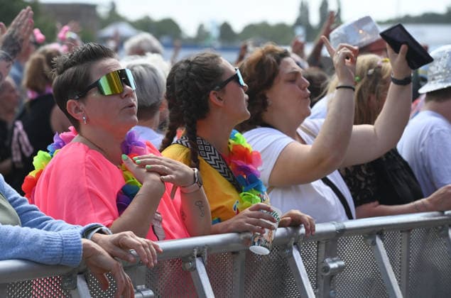 Schlager fans in colorful costumes celebrate at the concert, feature, symbol photo, border motif, island fever, SchlagerParty in Oberhausen on 13 06 2026,
