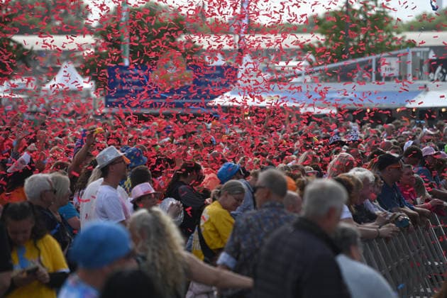 Schlager fans in colorful costumes celebrate at the concert, feature, symbol photo, border motif, island fever, SchlagerParty in Oberhausen on 13 06 2026,