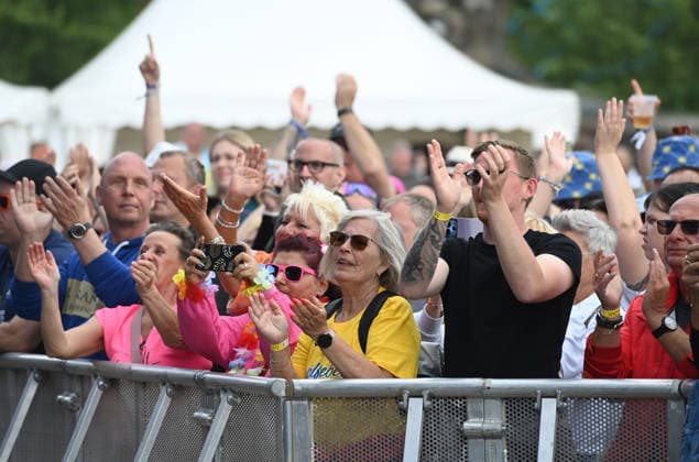 Schlager fans in colorful costumes celebrate at the concert, feature, symbol photo, border motif, island fever, SchlagerParty in Oberhausen on 13 06 2026,