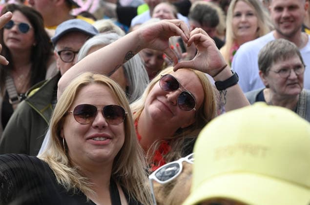 Schlager fans in colorful costumes celebrate at the concert, feature, symbol photo, border motif, island fever, SchlagerParty in Oberhausen on 13 06 2026,